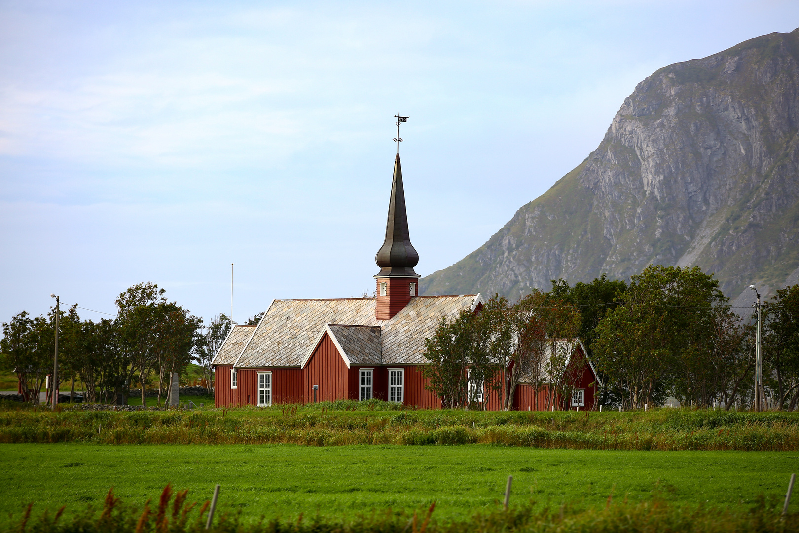 Ein Zwiebelturm auf den Lofoten