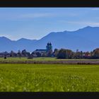 Ein Zwiebelturm im Voralpenland