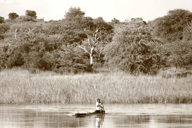 Einbaum auf dem Okavango