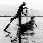 Einbeinruderer am Inle See