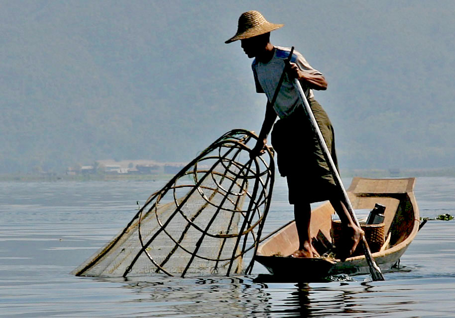 Einbeinruderer auf dem Inle See