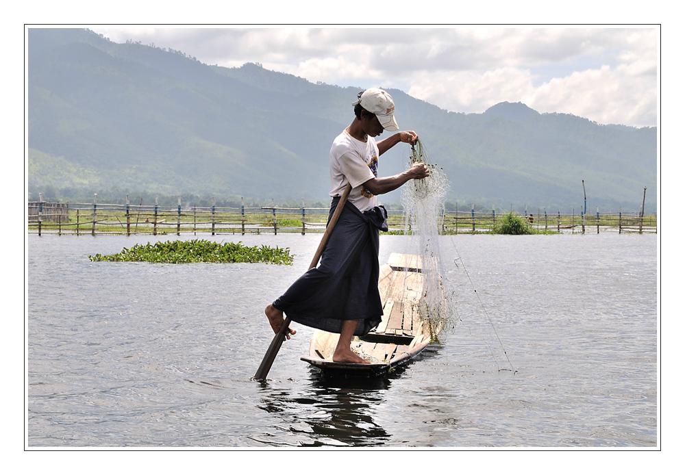 Einbeinruderer auf dem Inlesee