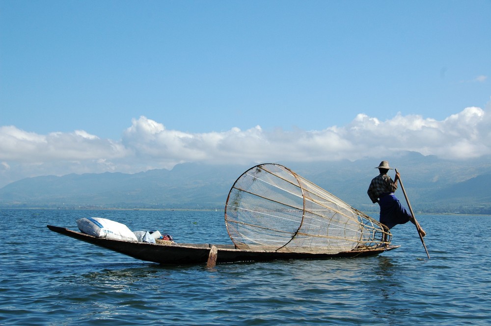 Einbeinruderer beim Fischfang im Inleesee(Burma)