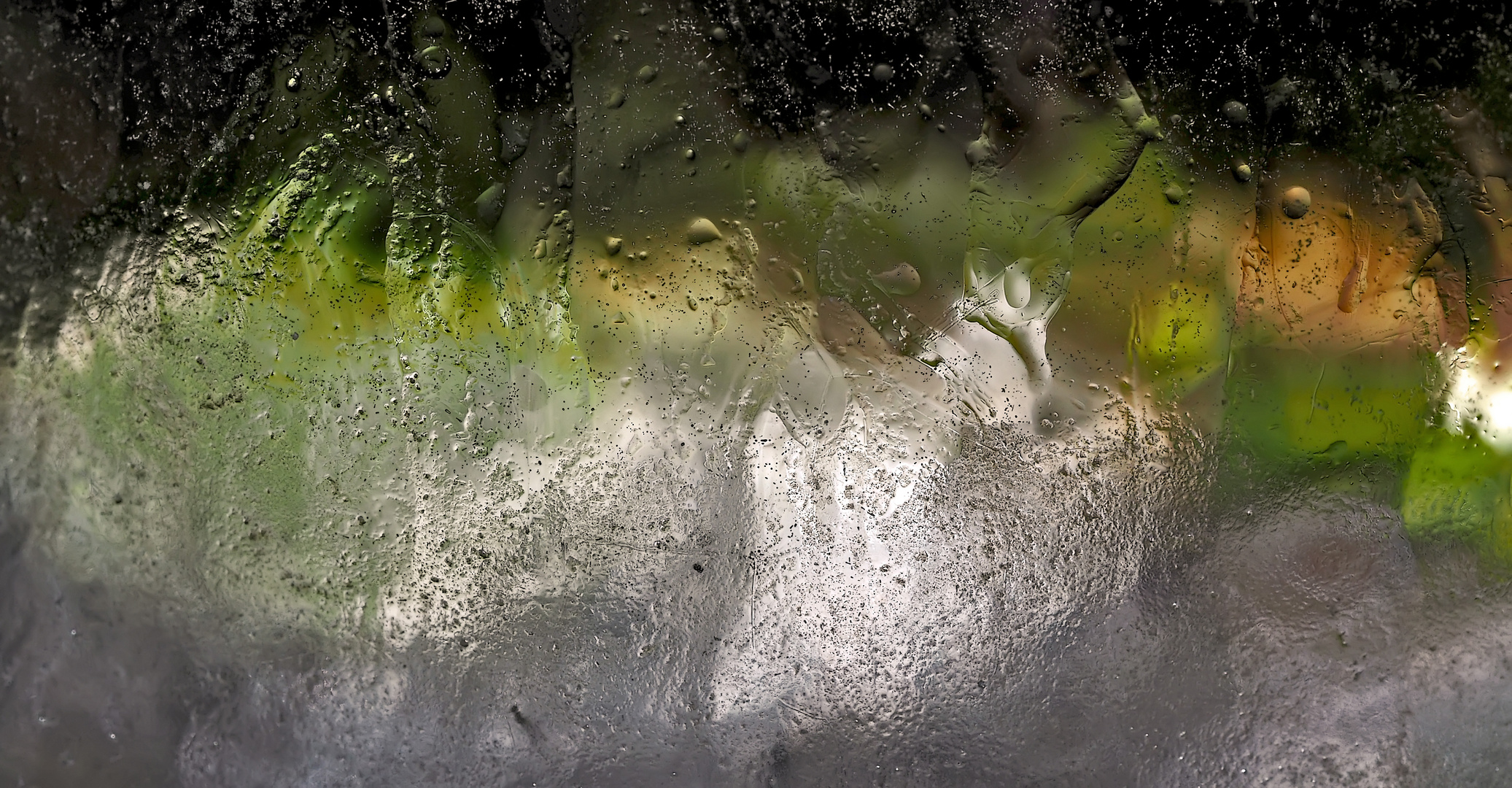 Einblick ins Innenleben des Eis-Stalagmiten! - La vie intérieure du stalagmite...