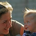 einblick zwischen baby und Mutter