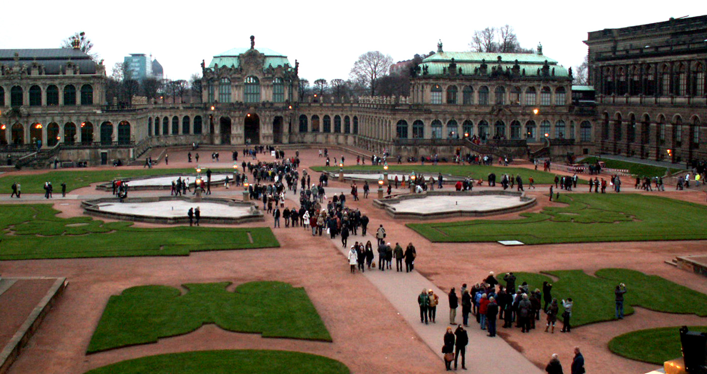 Einbrechende Dunkelheit im Dresdner Zwinger