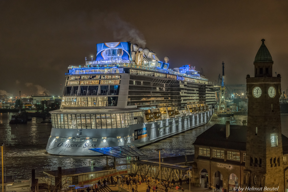 Eindocken der OVATION of the Seas bei B&V