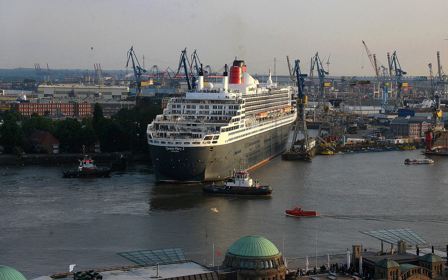 Eindocken der Queen Mary [02]