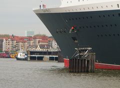 Eindocken der Queen Mary II