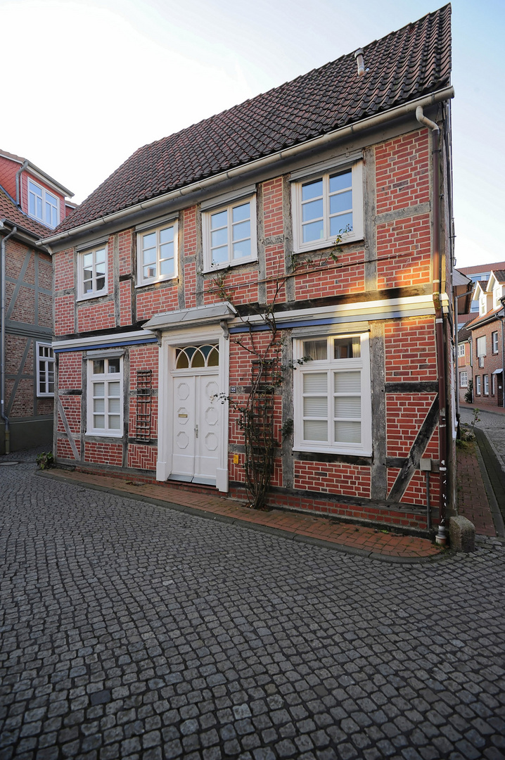 Eindrücke aus der alten Hansestadt Stade zum Jahreswechsel: Bürgerhaus mit Klinkerfachwerk