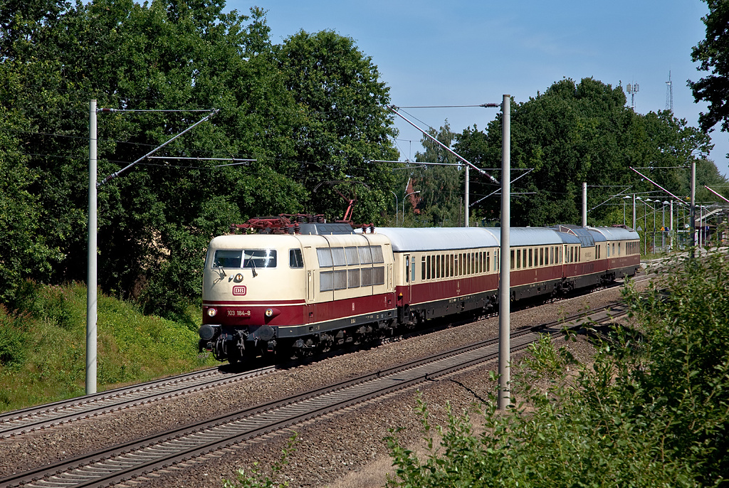 Eine 103er auf Tour. Foto & Bild | züge, personenzüge, eisenbahn Bilder ...