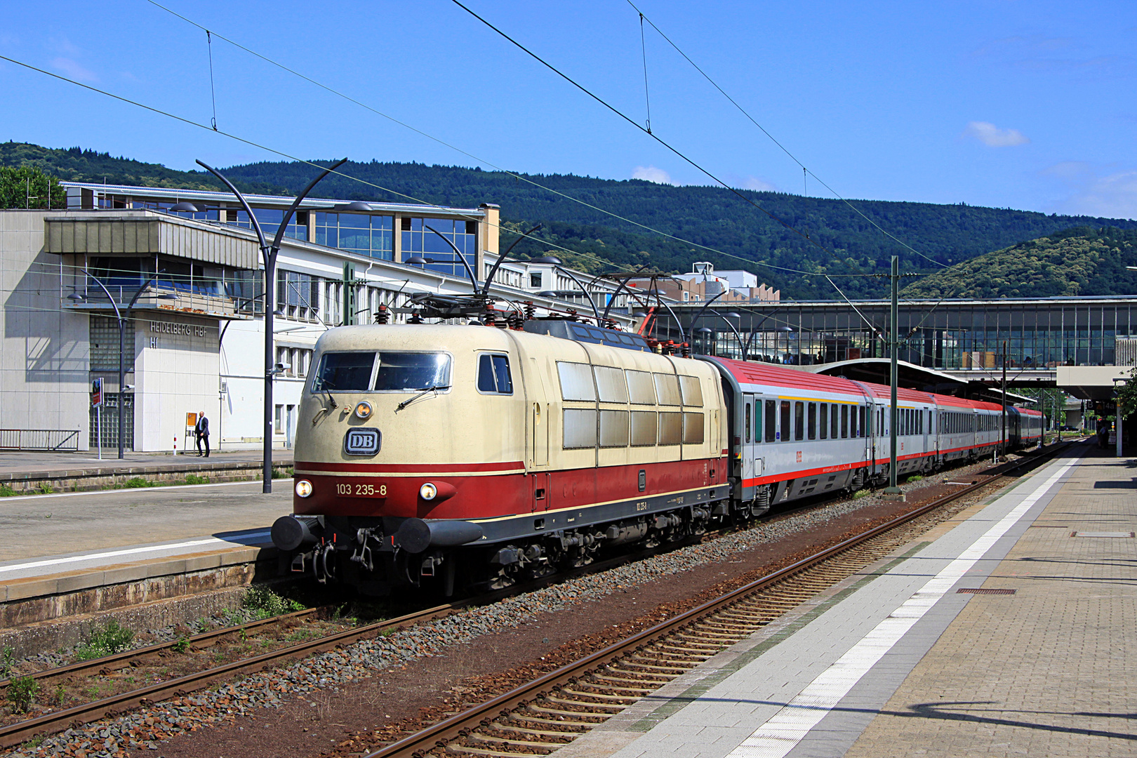 Eine 40 jährige Blondine am Heidelberger Bahnhof