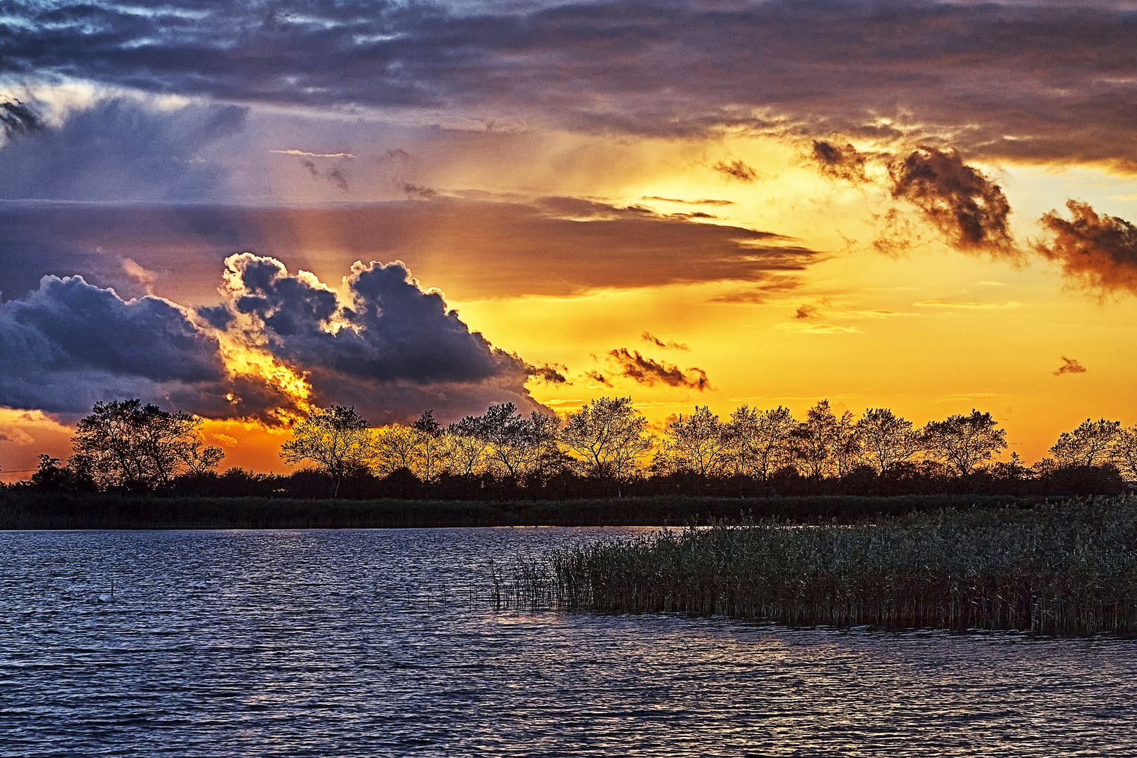 Eine-Abendstimmung-am-See