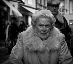 eine alte Dame kreuzte meinen Weg