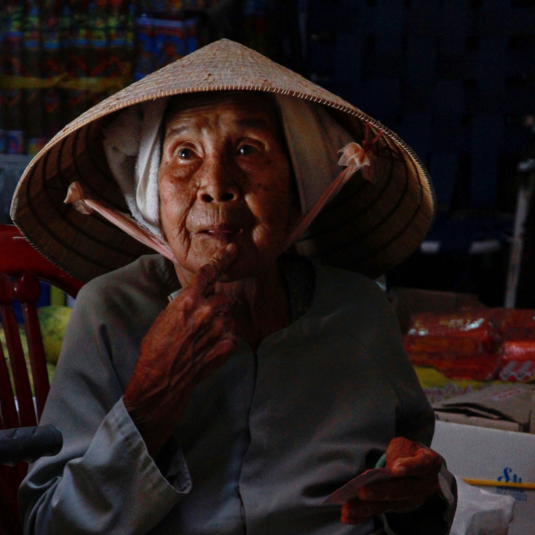 Eine alte Frau in Vietnam