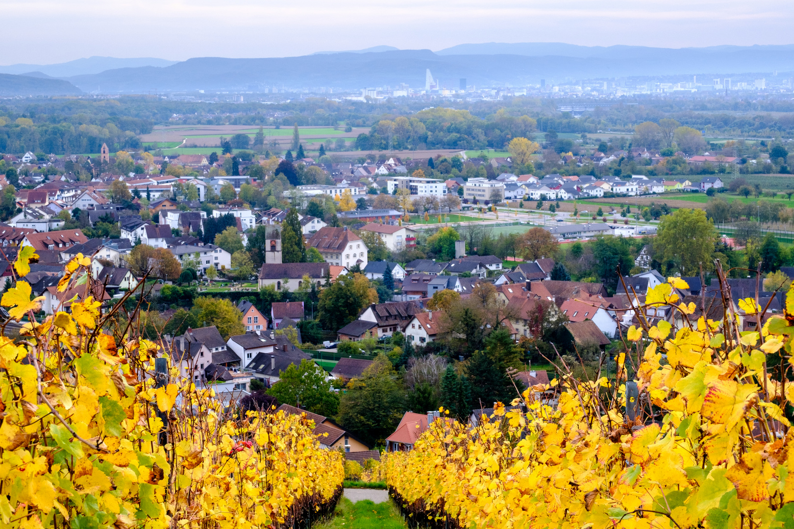 Eine alte Geschichte zur Kirche von EfringenKirchen Foto & Bild