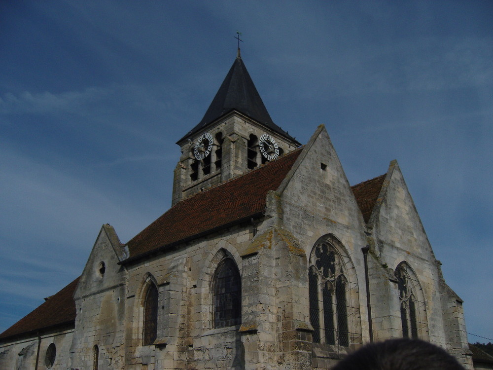 Eine alte Kirche in Brenouille, Frankreich