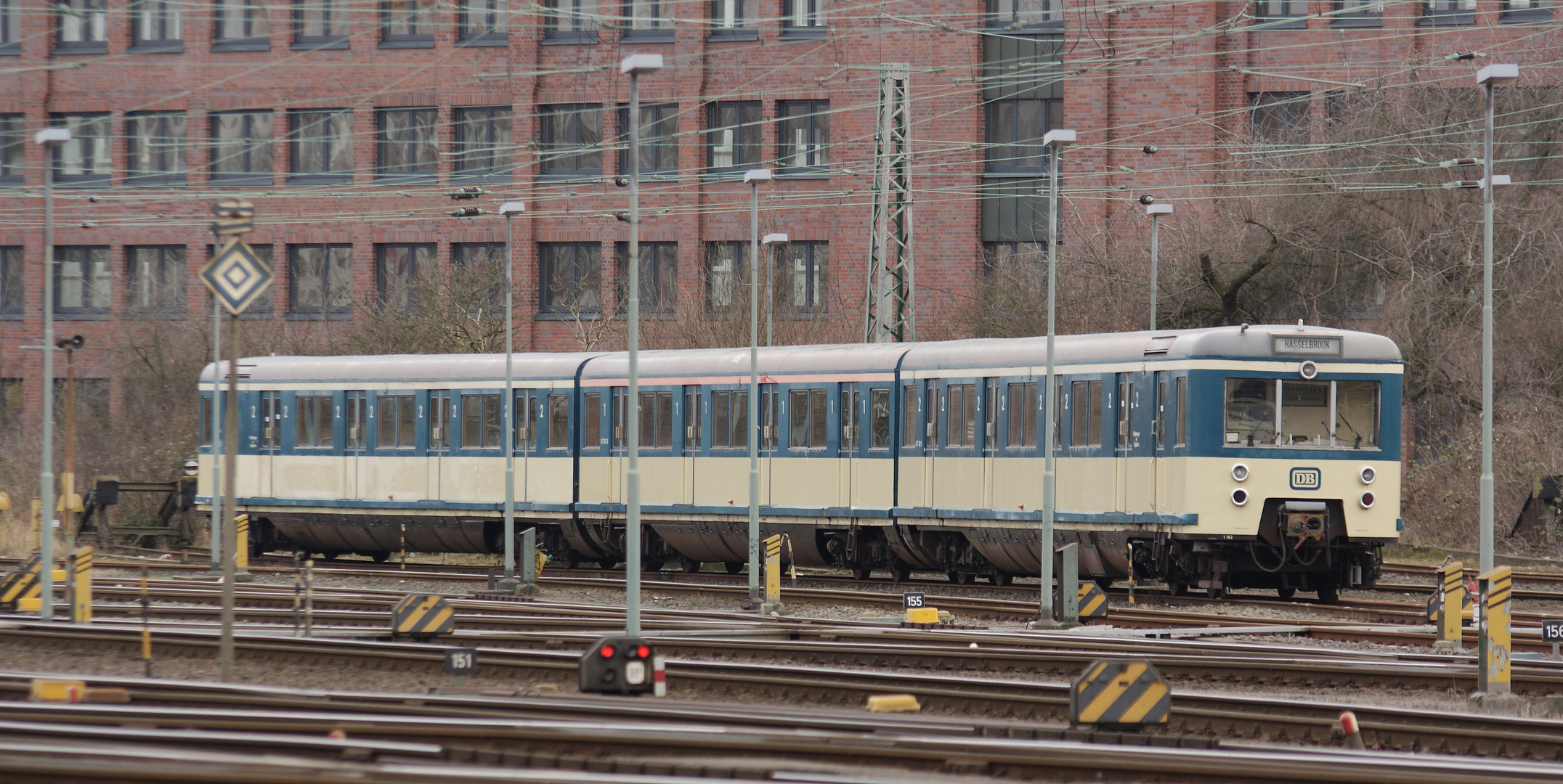 EIne alte S-Bahn im Abstellbereich des Hamburger Hauptbahnhofes