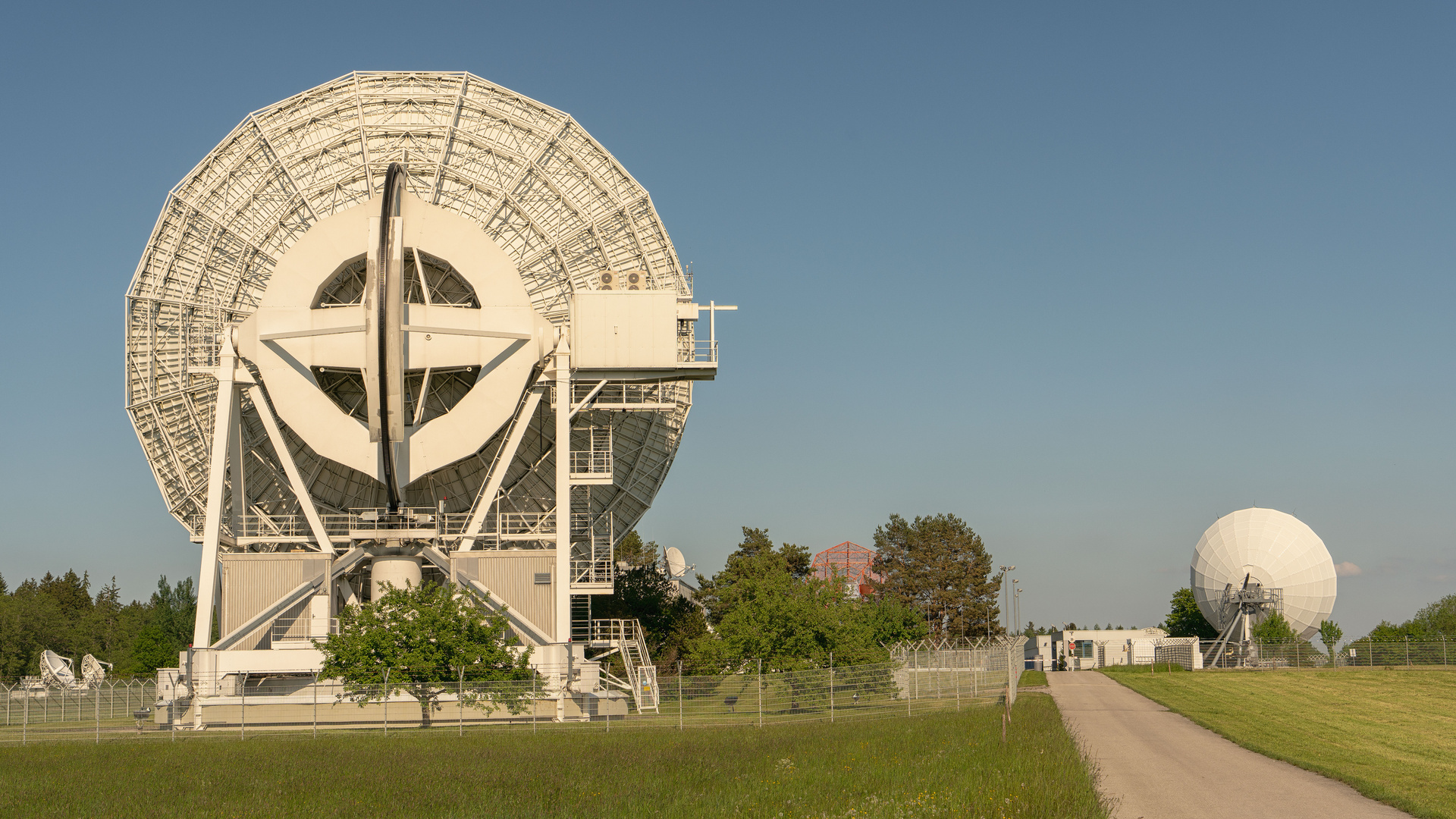 Eine Antenne des Deutschen Zentrums für Luft,- und Raumfahrt