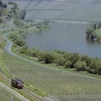 Eine Bahn entlang der Mosel