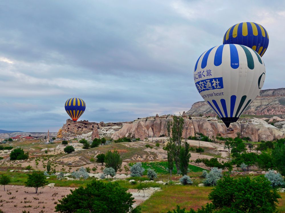 - eine Ballonfahrt über ...