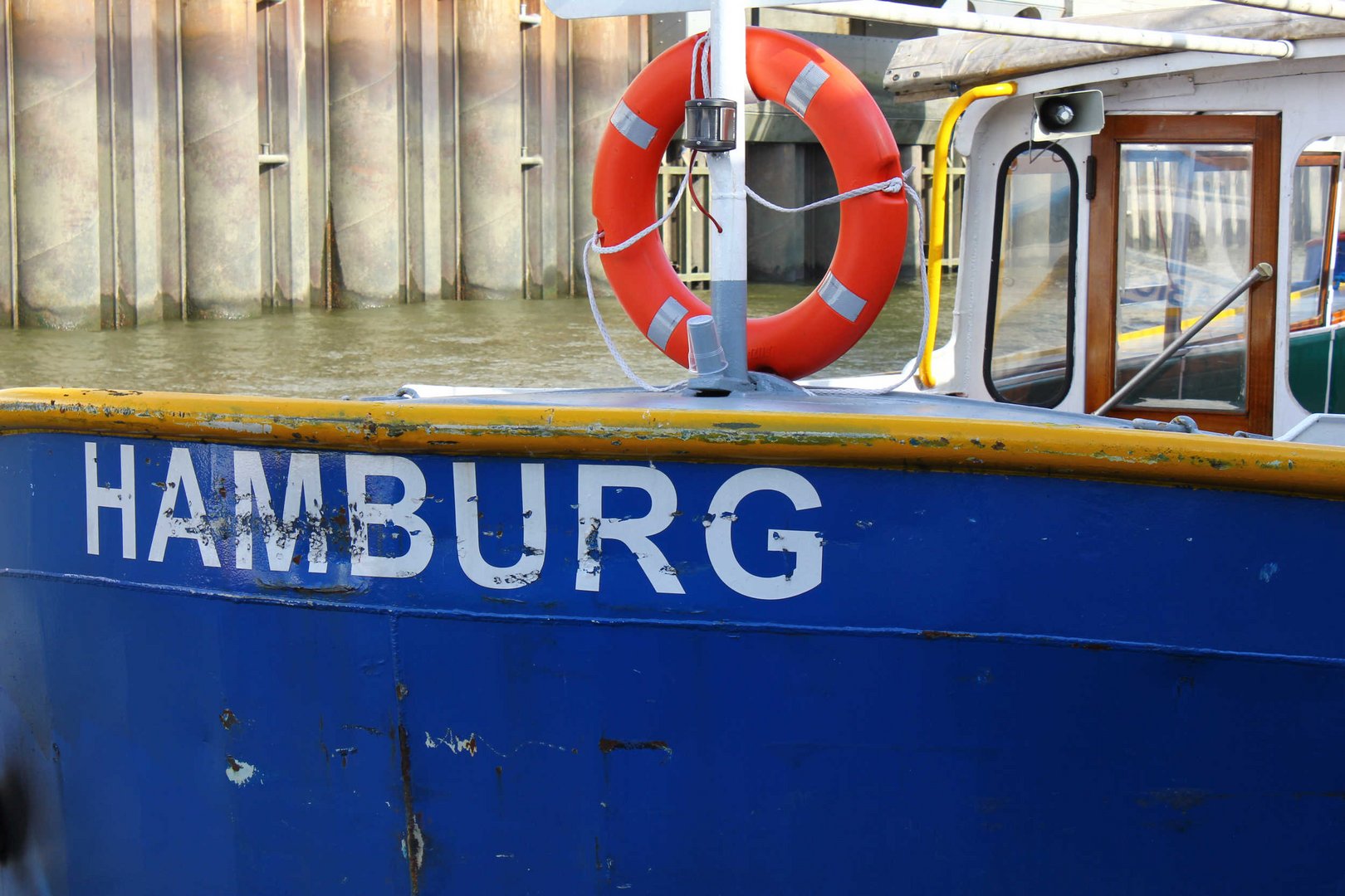 Eine Barkassenfahrt im Hamburger Hafen ...