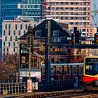 EINE BEGEGNUNG BEGINNT AUF DER BERLINER STADTBAHN