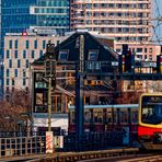 EINE BEGEGNUNG BEGINNT AUF DER BERLINER STADTBAHN