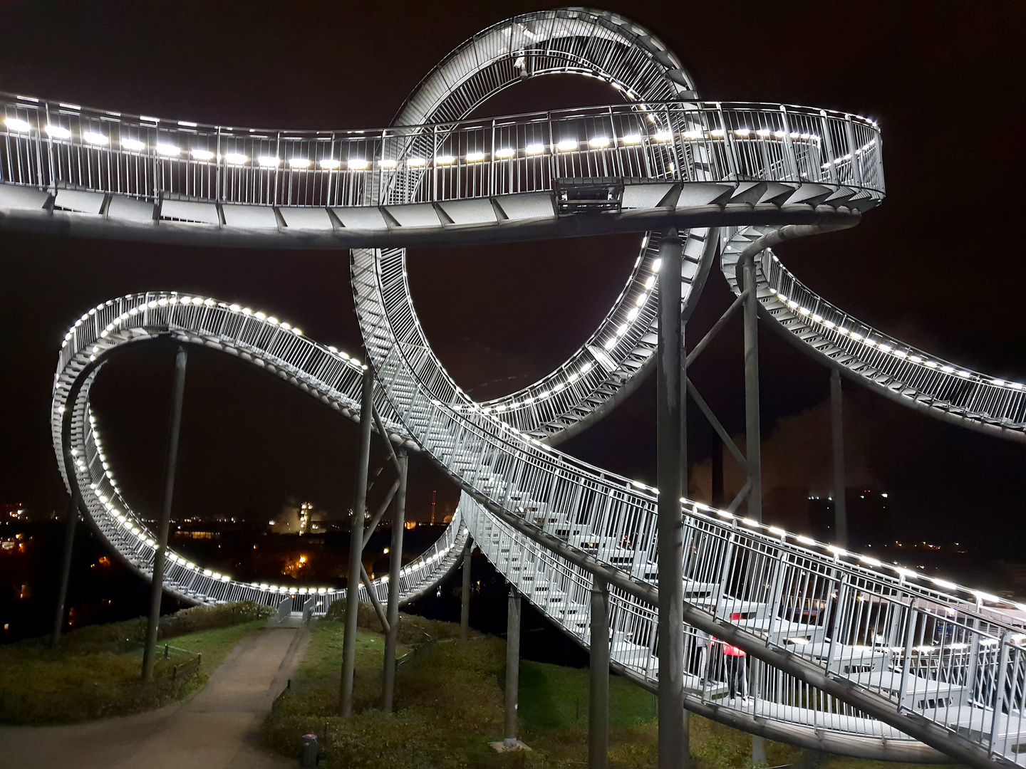 Eine begehbare Skulptur: Tiger & Turtle