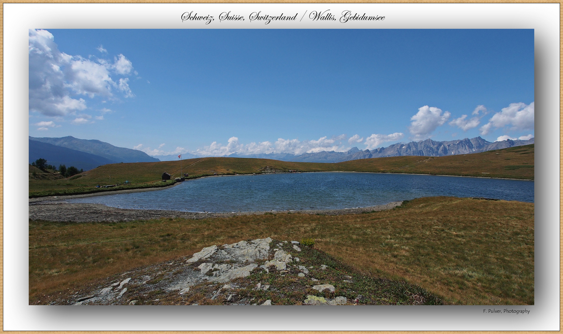 eine Bergseelein leuchtet so blau ...