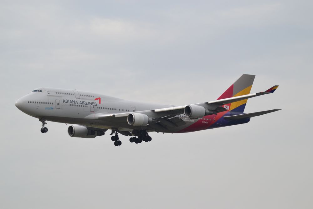 Eine Boeing 747 der Fluggesellschaft Asiana-Airlines im Landeanflug auf Frankfurt am Main