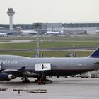 Eine Boeing 747 der United Airlines bei der Abfertigung in Franfurt.