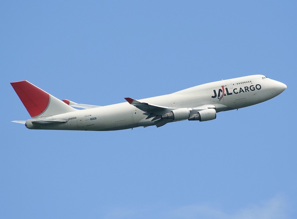 Eine Boeing 747 (Jumbo) der Japan Airlines kurz nach dem Start