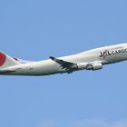 Eine Boeing 747 (Jumbo) der Japan Airlines kurz nach dem Start