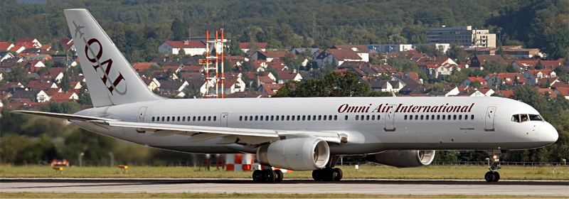 Eine Boing 757-200ER der Omni Air International Airline