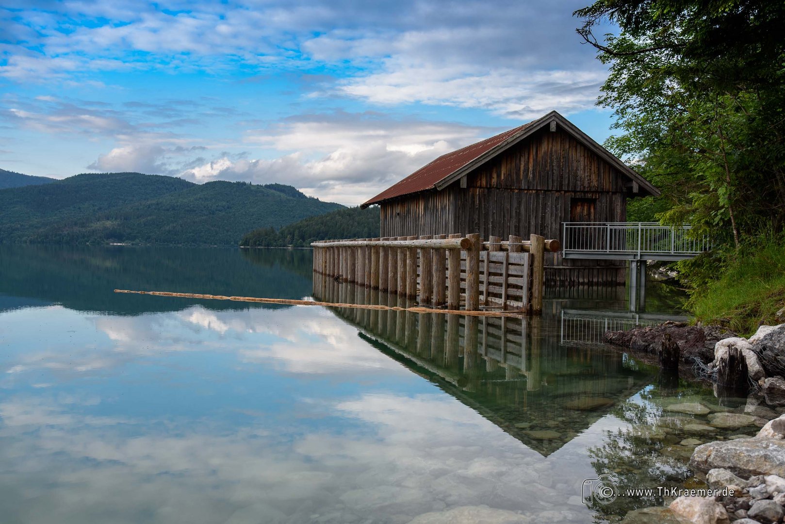 Eine Bootshütte im Walchensee -D75_6842