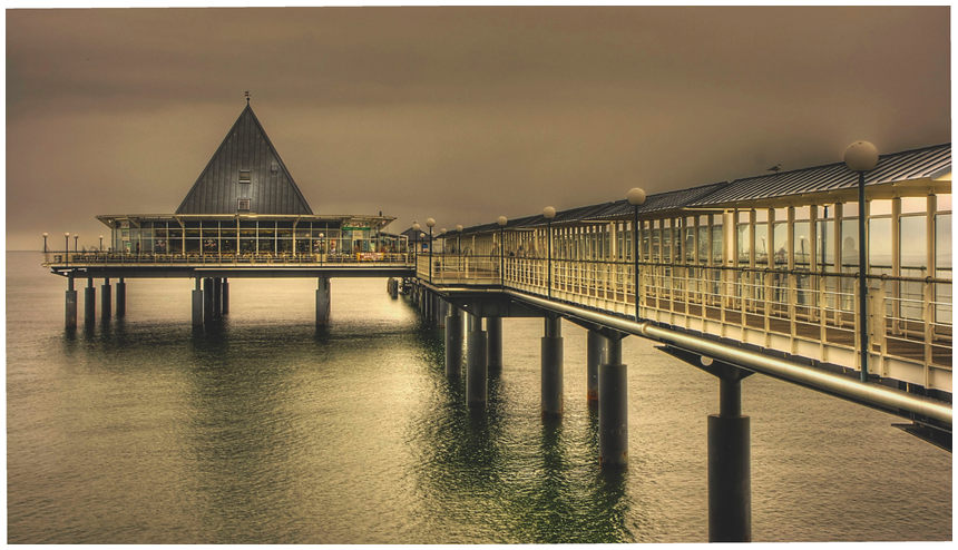 Eine Brücke an der See!