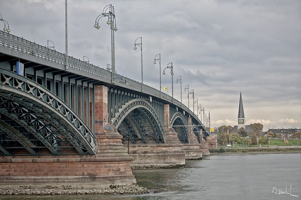 eine Brücke