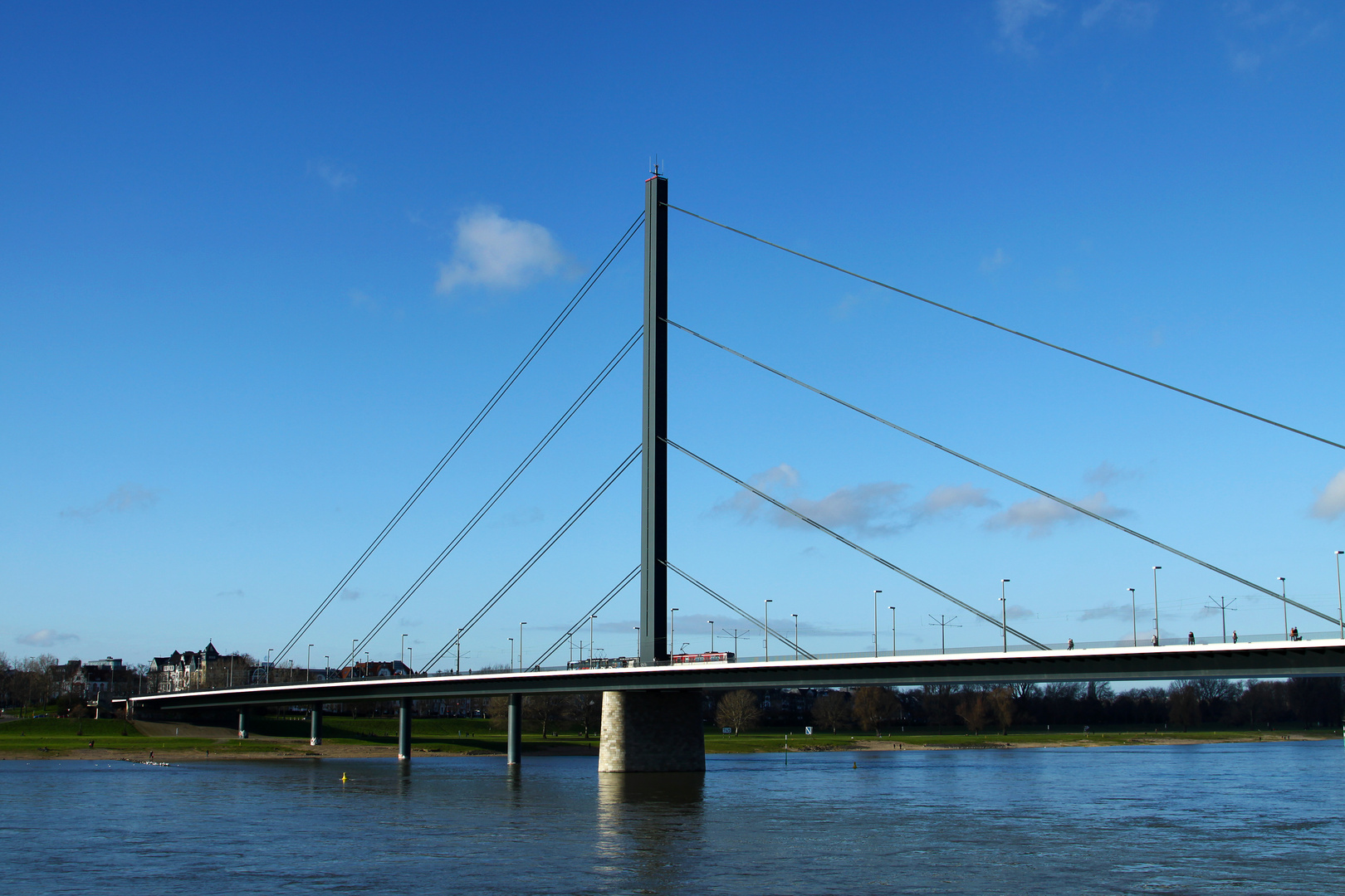 Eine Brücke, da bin ich ja gespannt