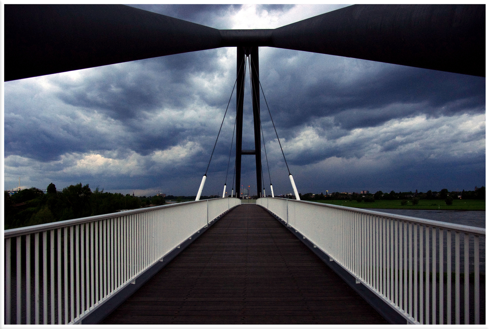 Eine Brücke, ein Weg...