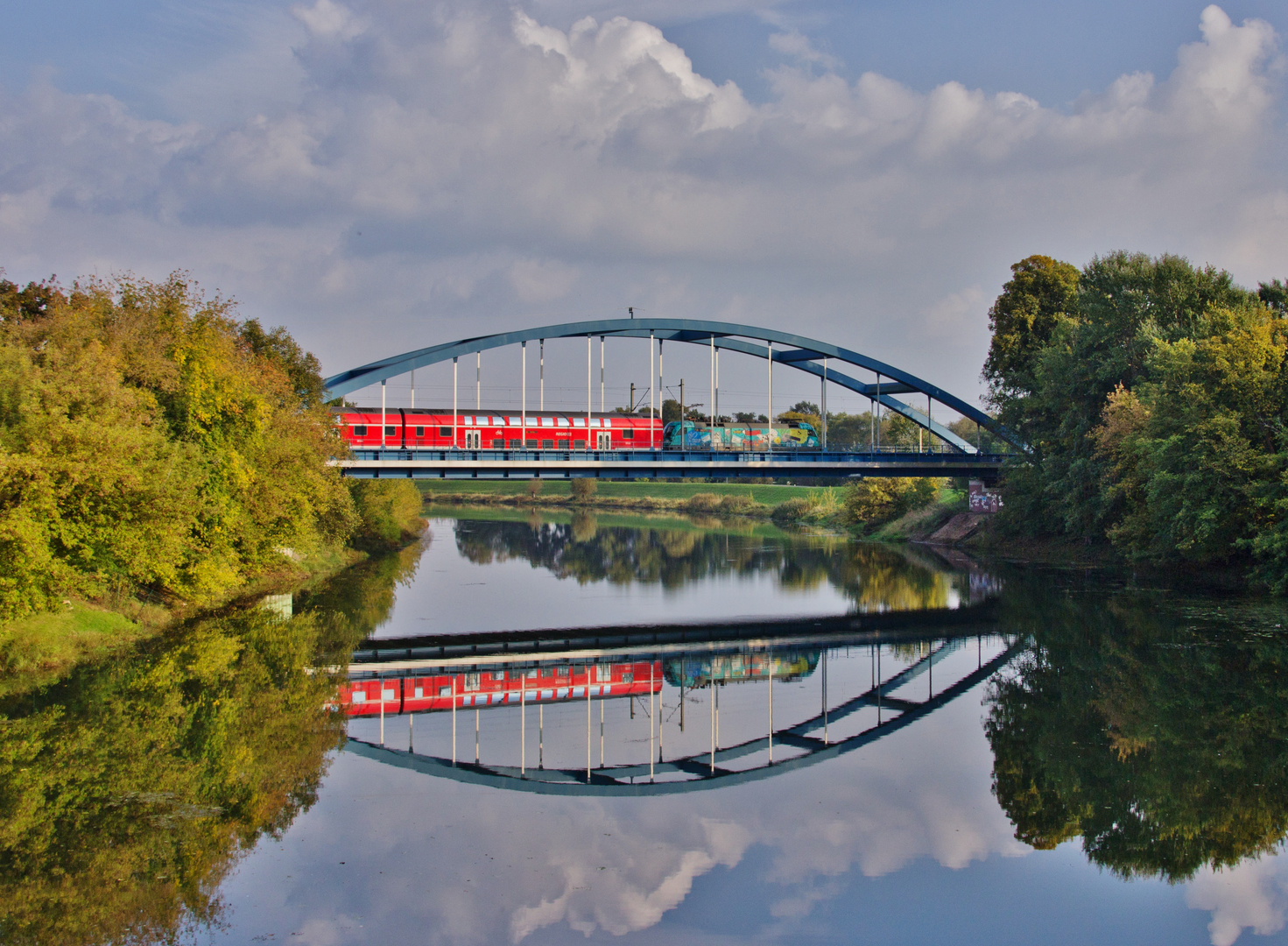 Eine Brücke in den Herbst...