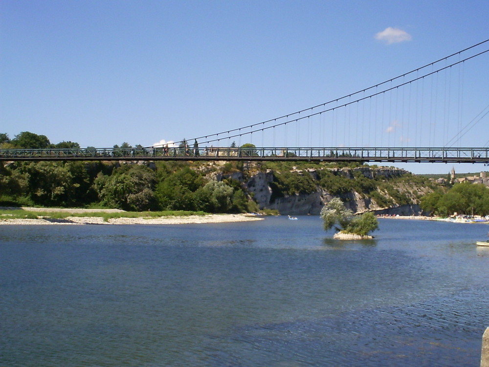 Eine Brücke in Südfrankreich