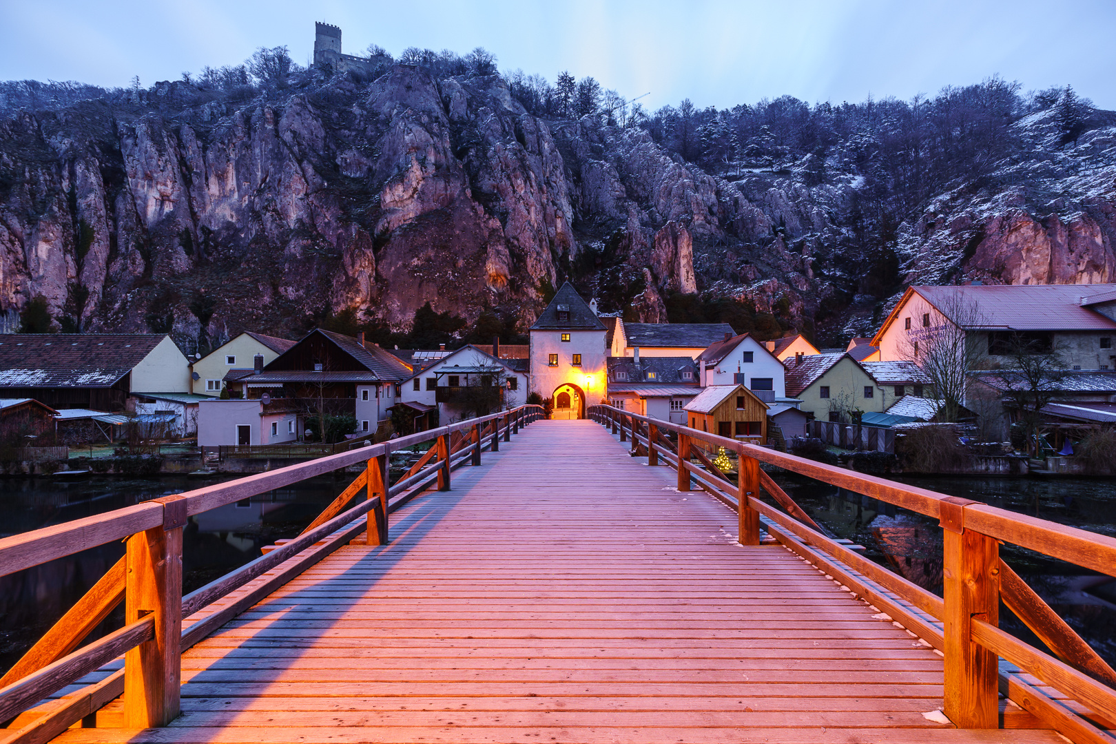 Eine Brücke nach Essing