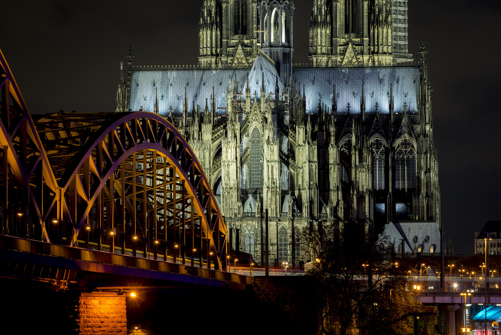 Eine Brücke zur Kirche?