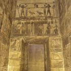 Eine bunte Kammer im Dendera-Tempel