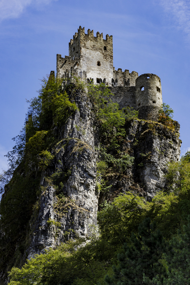 Eine Burgruine in Südtirol