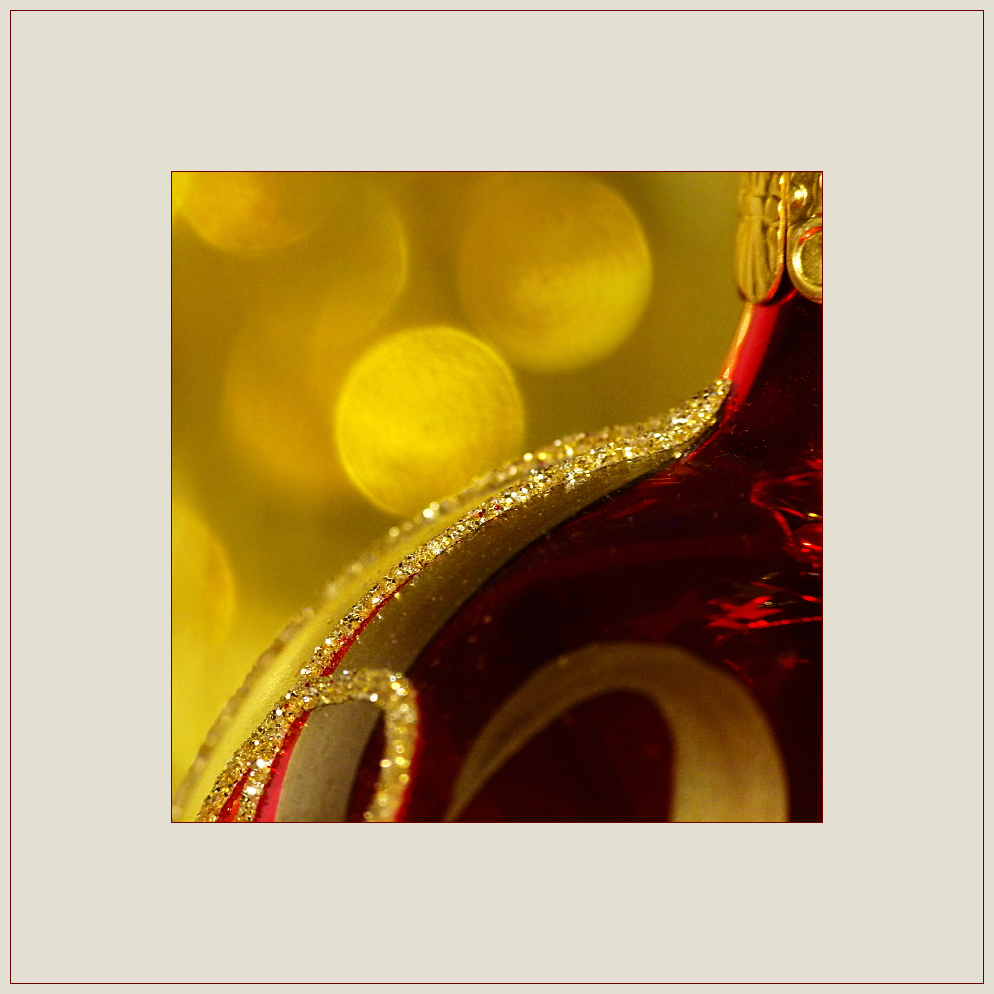 Eine Christbaumkugel Foto & Bild weihnachten, spezial, makro Bilder