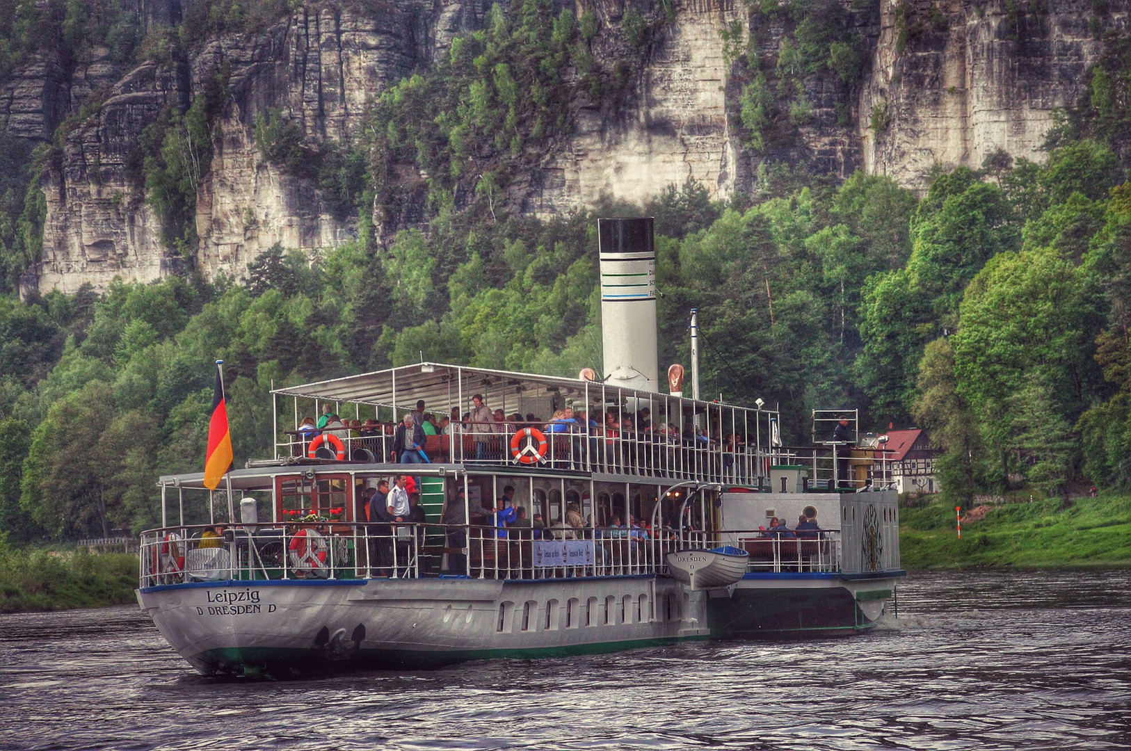 Eine Dampferfahrt in der schönen " Sächsischen Schweiz "muss sein