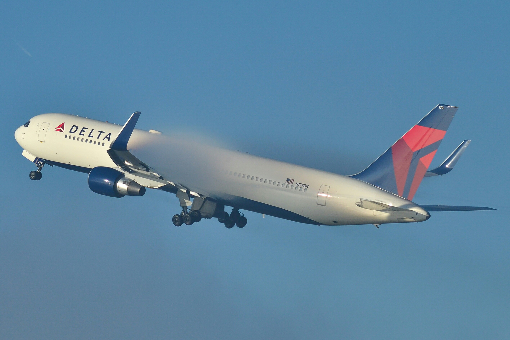 Eine Delta Air Lines, Boeing 767-300 in (DUS) Düsseldorf 