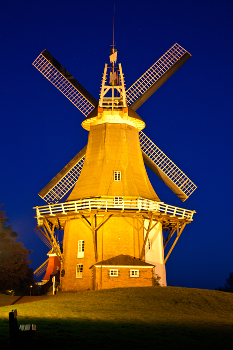 Eine der Greetsieler Zwillingsmühlen (Schoof´s Mühle)